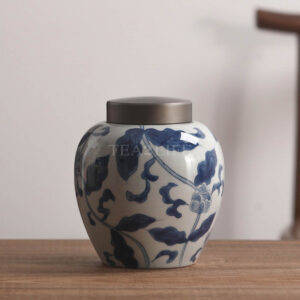 Round Hand-painted Blue and White Porcelain Tea Caddy