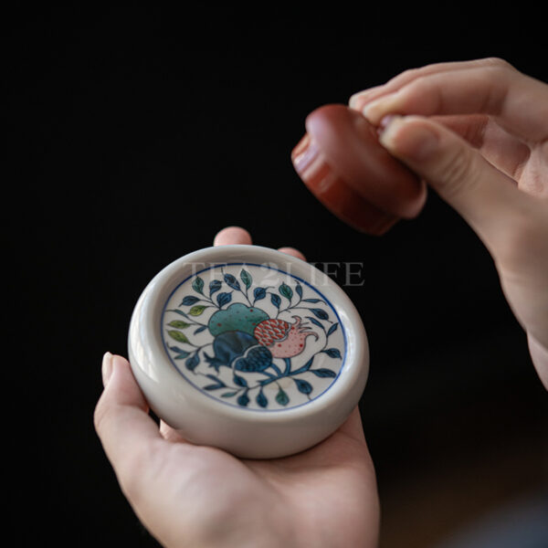 Retro Hand-painted Celadon Lid Holder - Gai Zhi 12 - Tea2Life