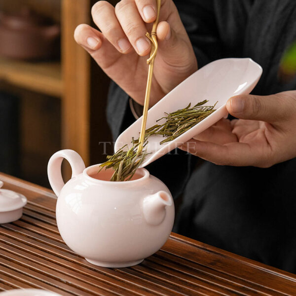 Lotus Leaf Shaped Glazed Porcelain Tea Scoop 1 - Tea2Life