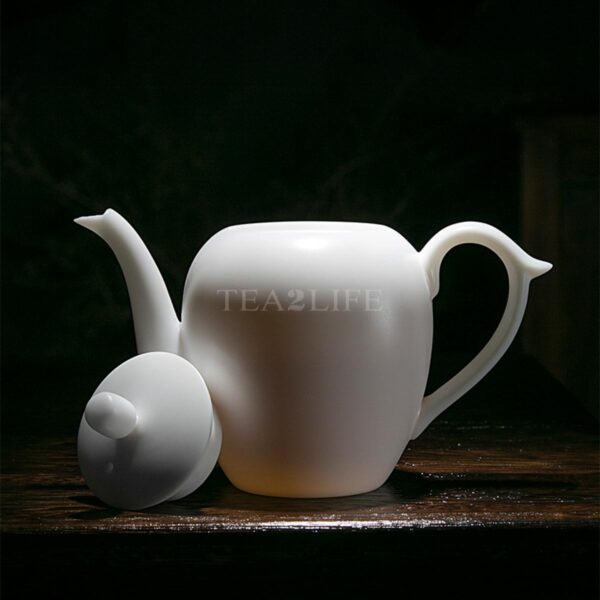 "Beauty Shoulder" White Porcelain Teapot